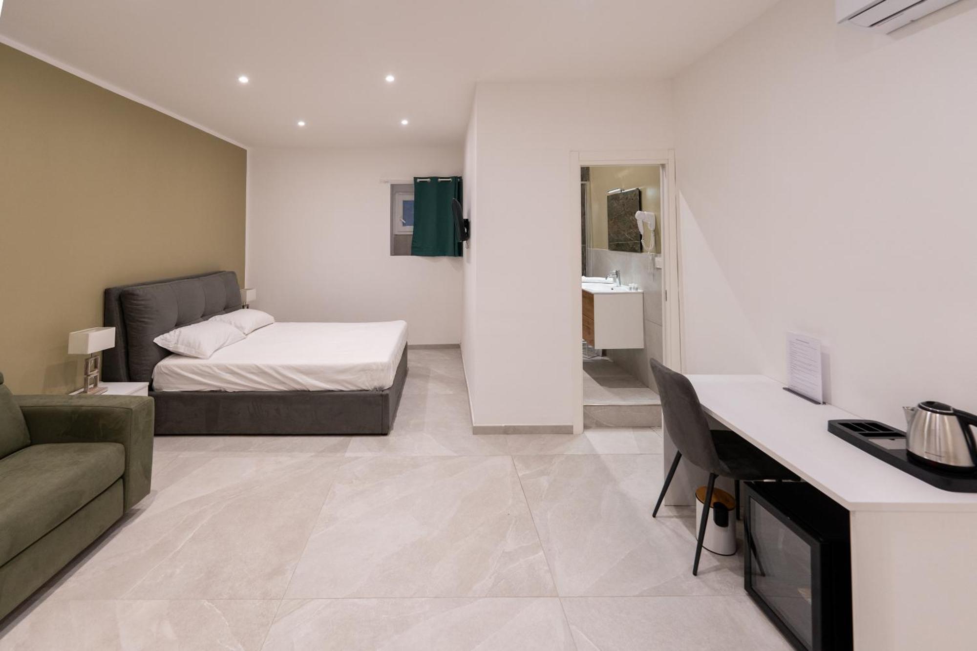 Suites Gaudioso Napoli Center ภายนอก รูปภาพ