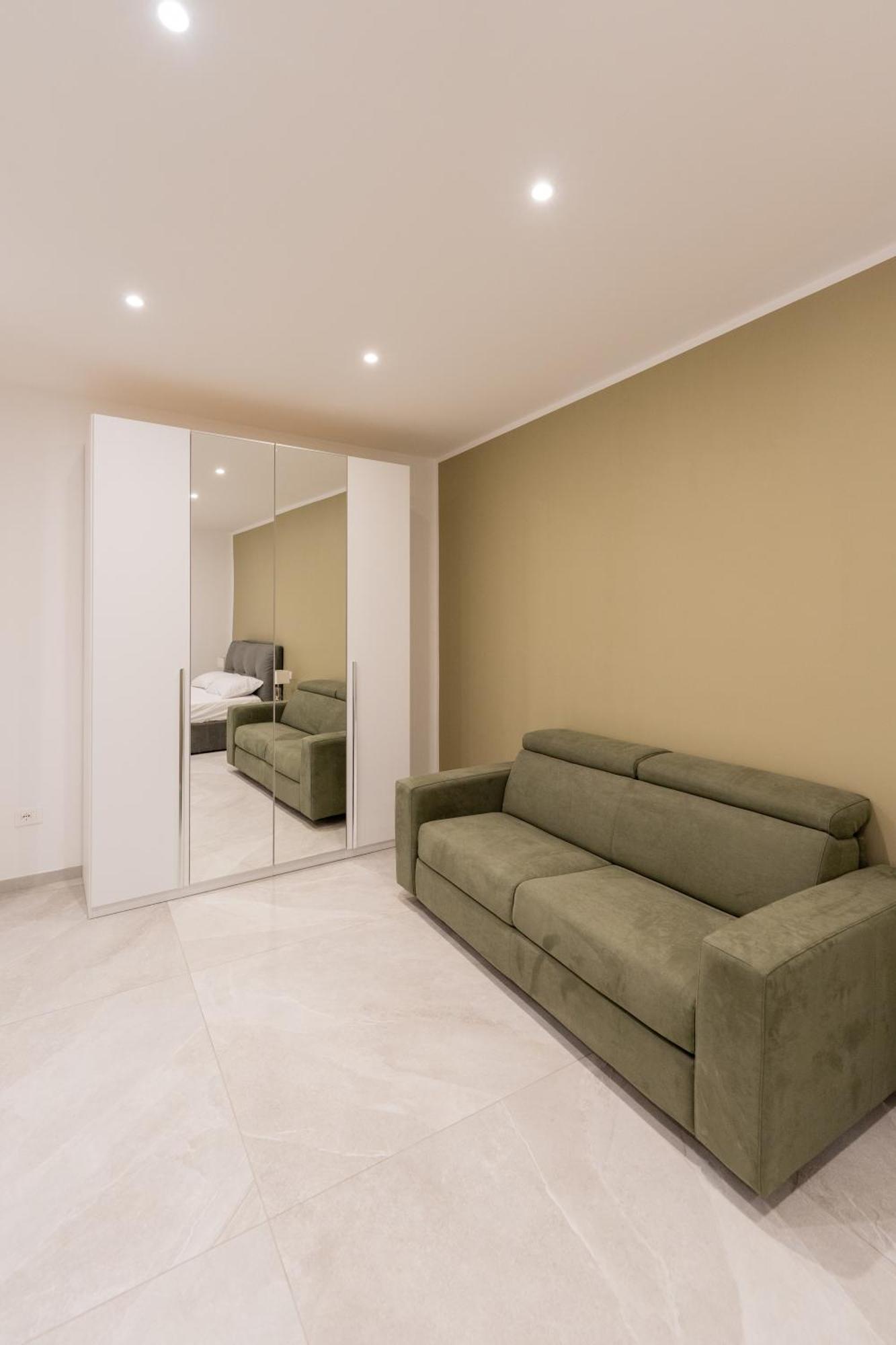 Suites Gaudioso Napoli Center ภายนอก รูปภาพ