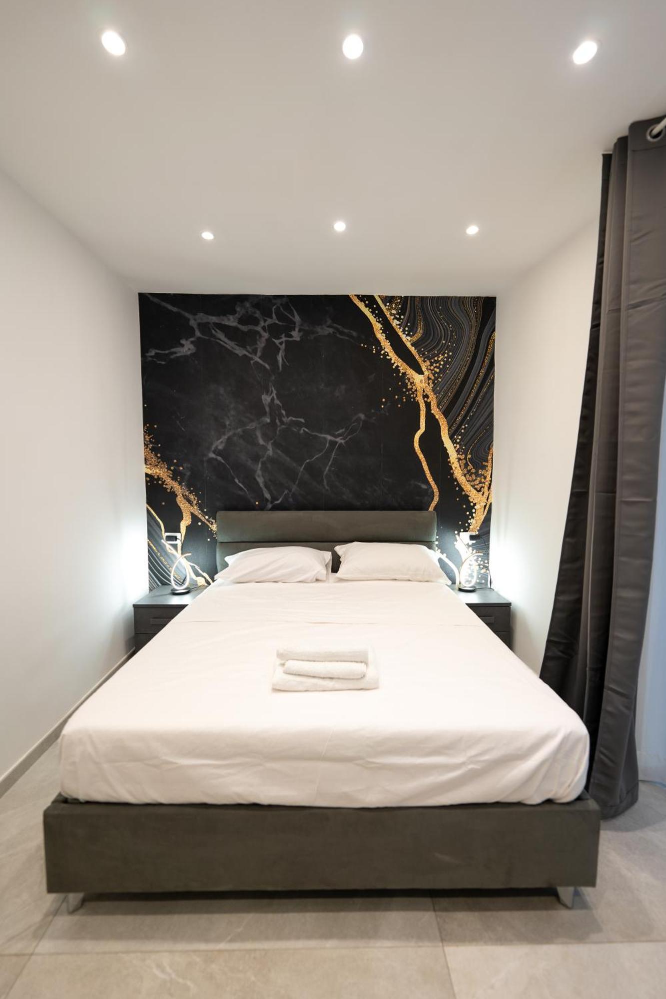 Suites Gaudioso Napoli Center ภายนอก รูปภาพ