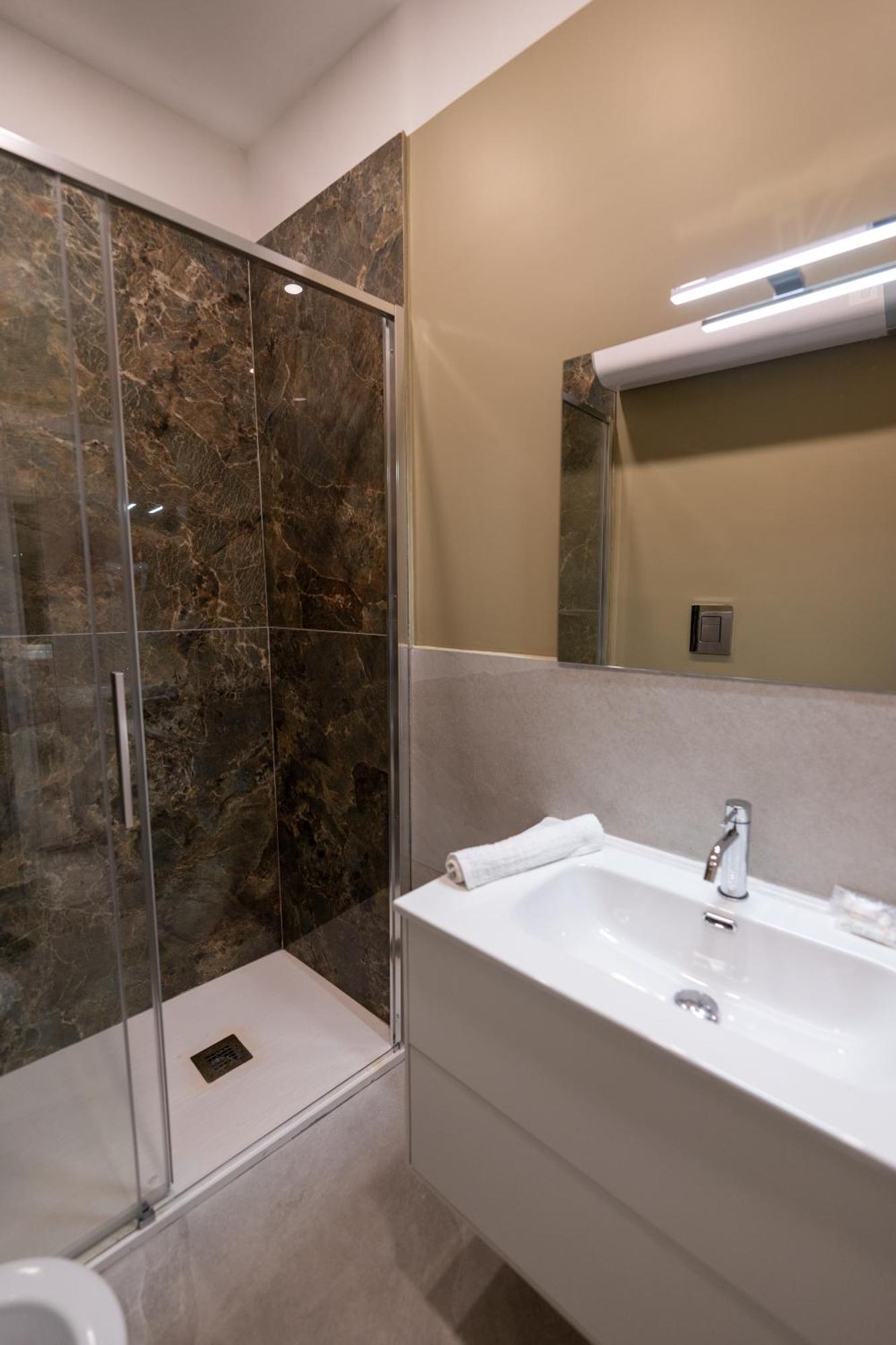 Suites Gaudioso Napoli Center ภายนอก รูปภาพ
