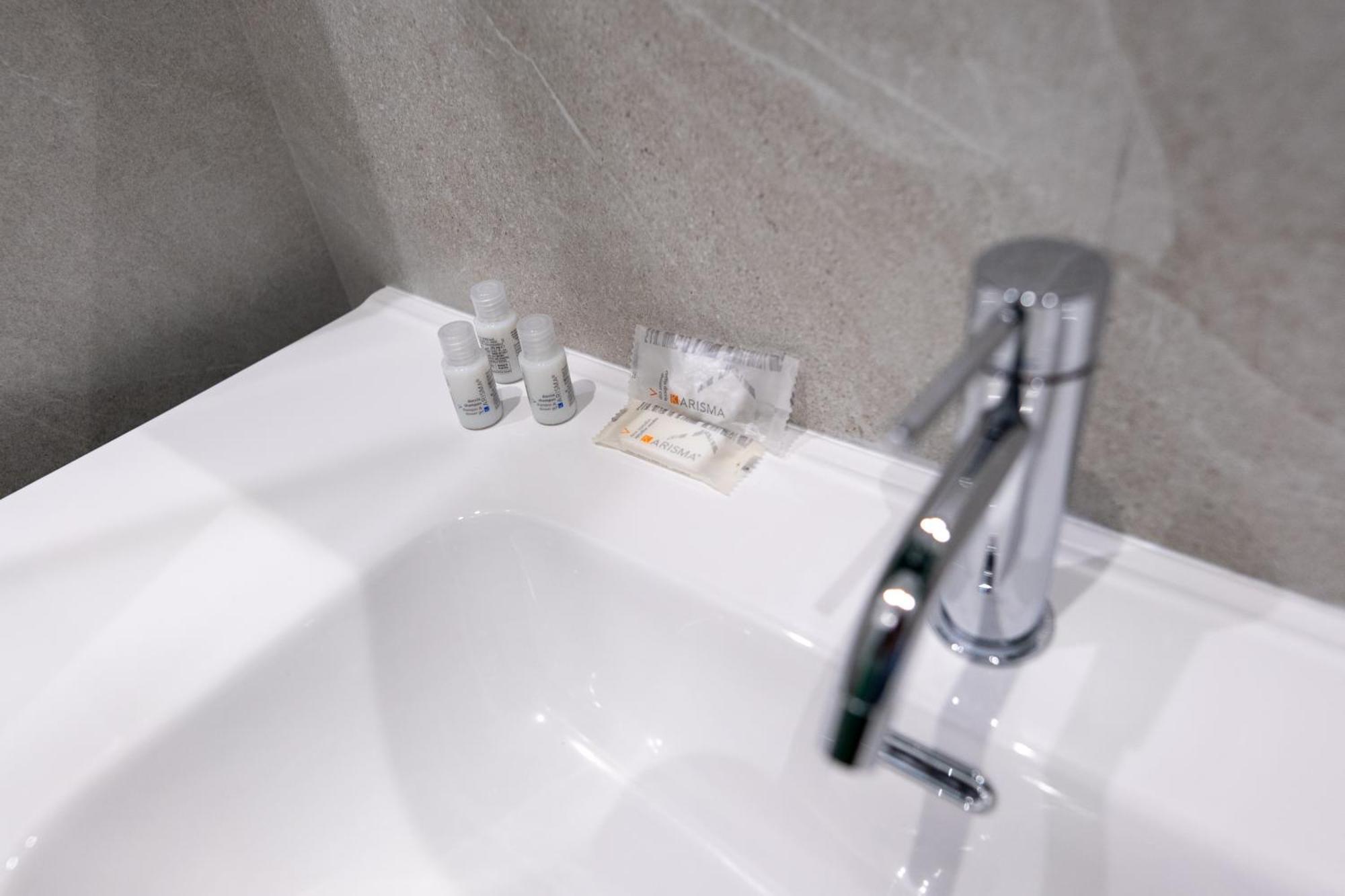 Suites Gaudioso Napoli Center ภายนอก รูปภาพ