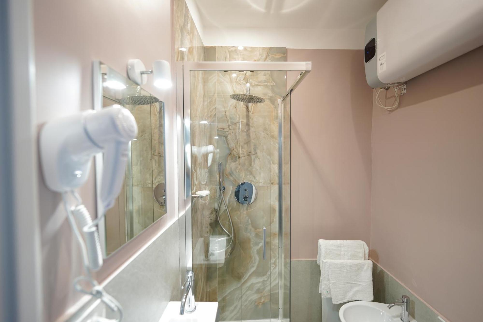 Suites Gaudioso Napoli Center ภายนอก รูปภาพ