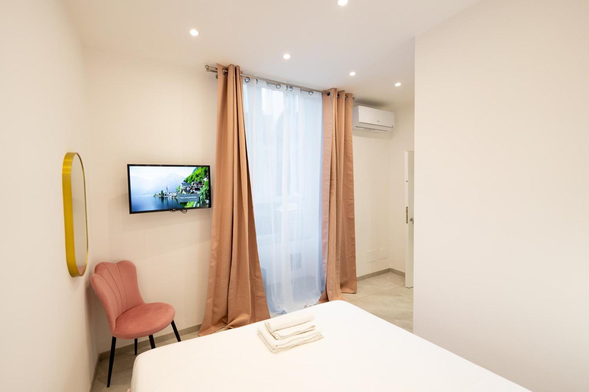 Suites Gaudioso Napoli Center ภายนอก รูปภาพ