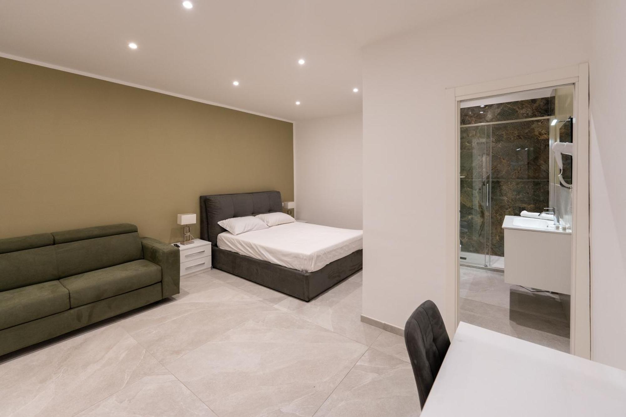 Suites Gaudioso Napoli Center ภายนอก รูปภาพ