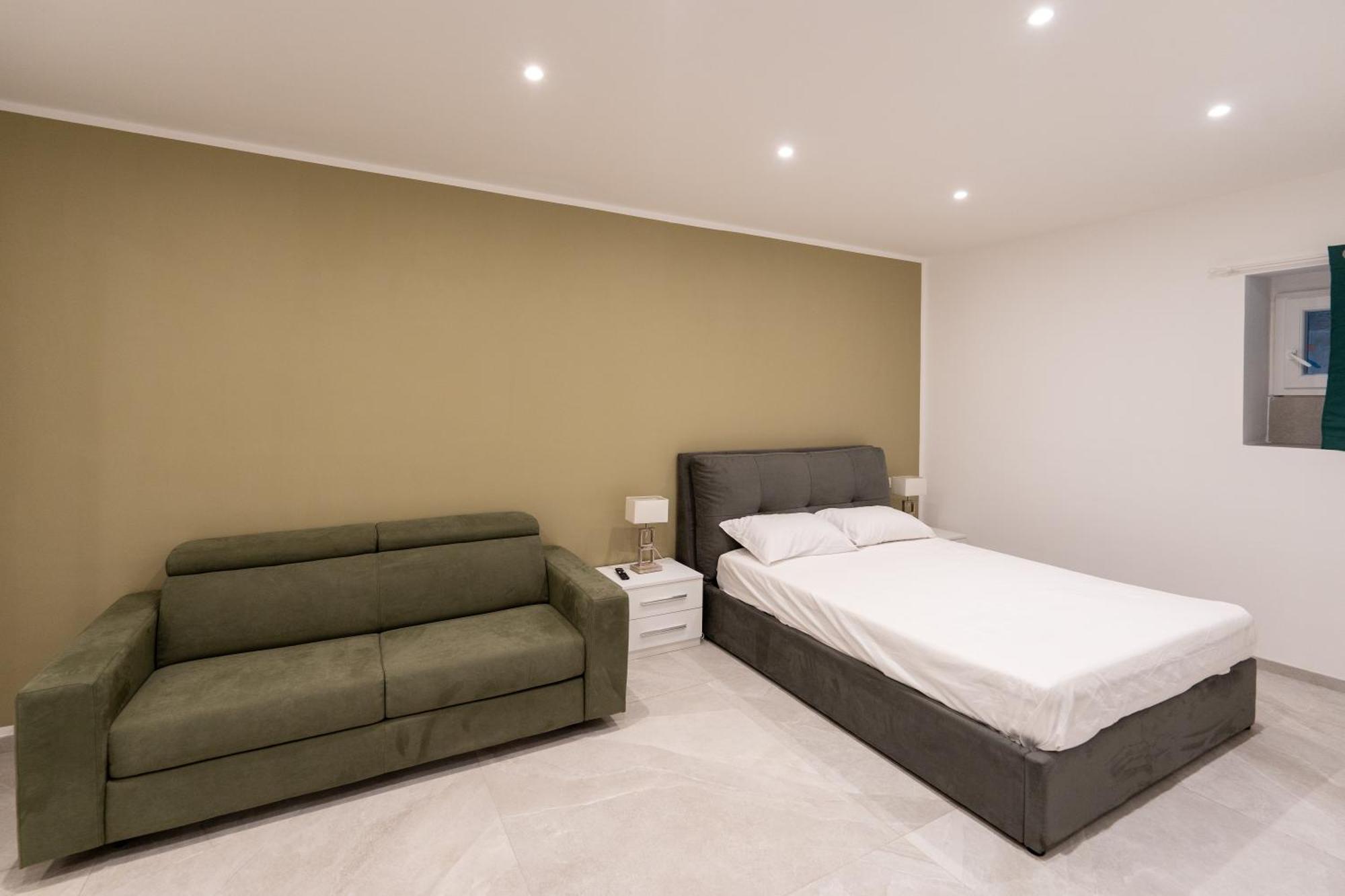 Suites Gaudioso Napoli Center ภายนอก รูปภาพ