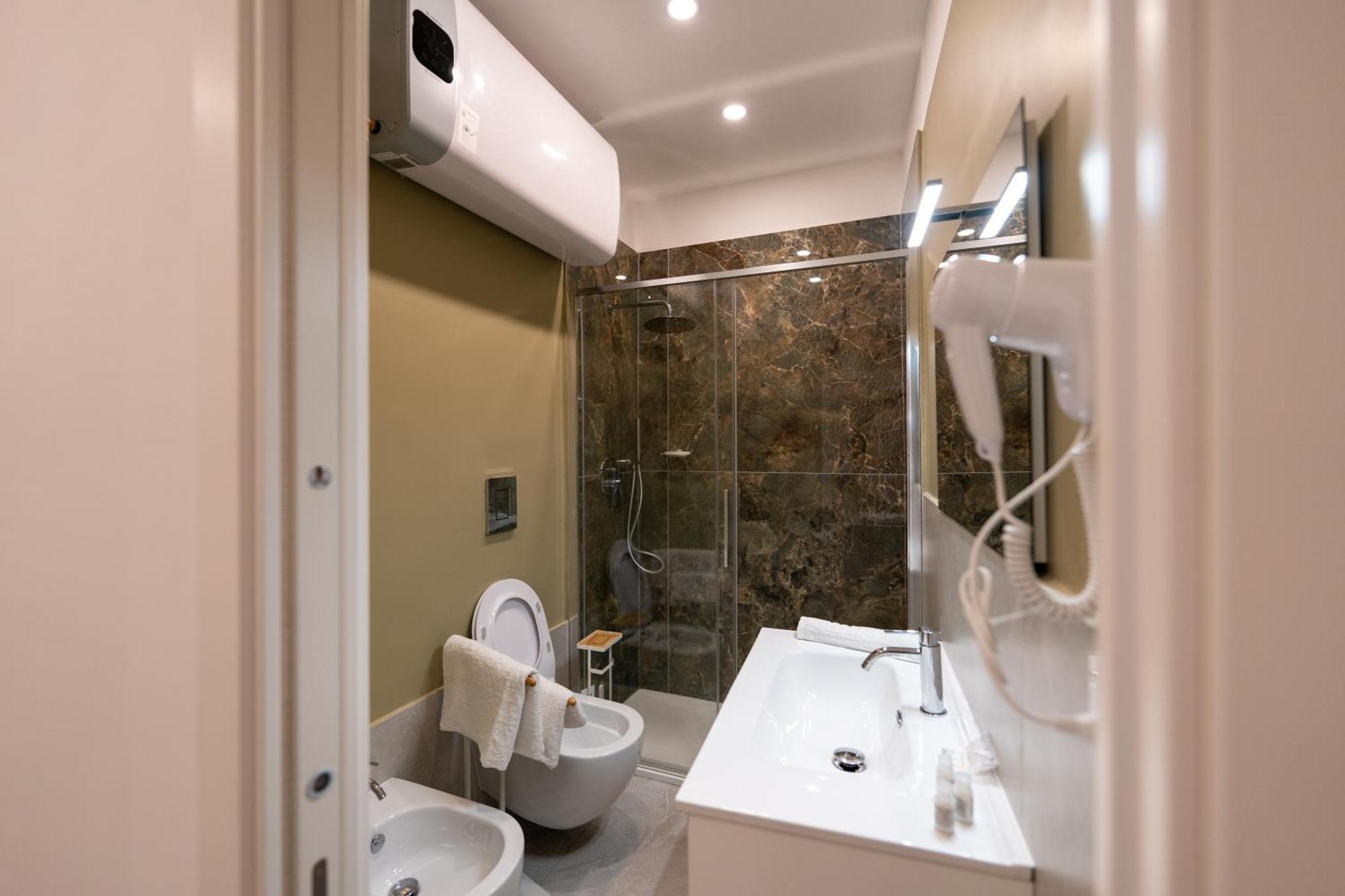 Suites Gaudioso Napoli Center ภายนอก รูปภาพ